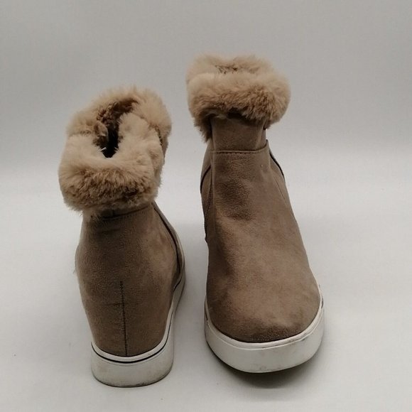 Maurices Womens Taryn Ankle Bootie Tan Wedge Heel Side Zip Faux Fur Trim Sz 9 M - Picture 3 of 9
